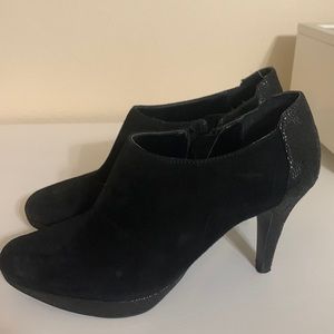 Bandolino suede/snakeskin leather heeled booties, size 7